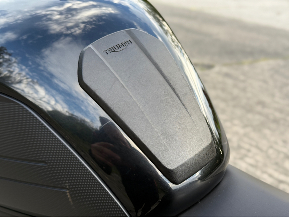 2022 Triumph Trident - image 12