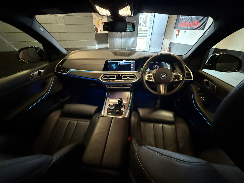 2022 BMW X5 xDrive45e M Sport €49,900