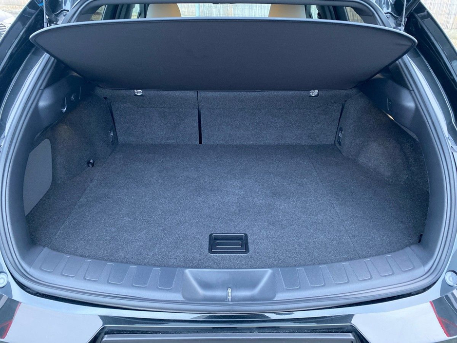 2024 Lexus UX 250 H - image 15