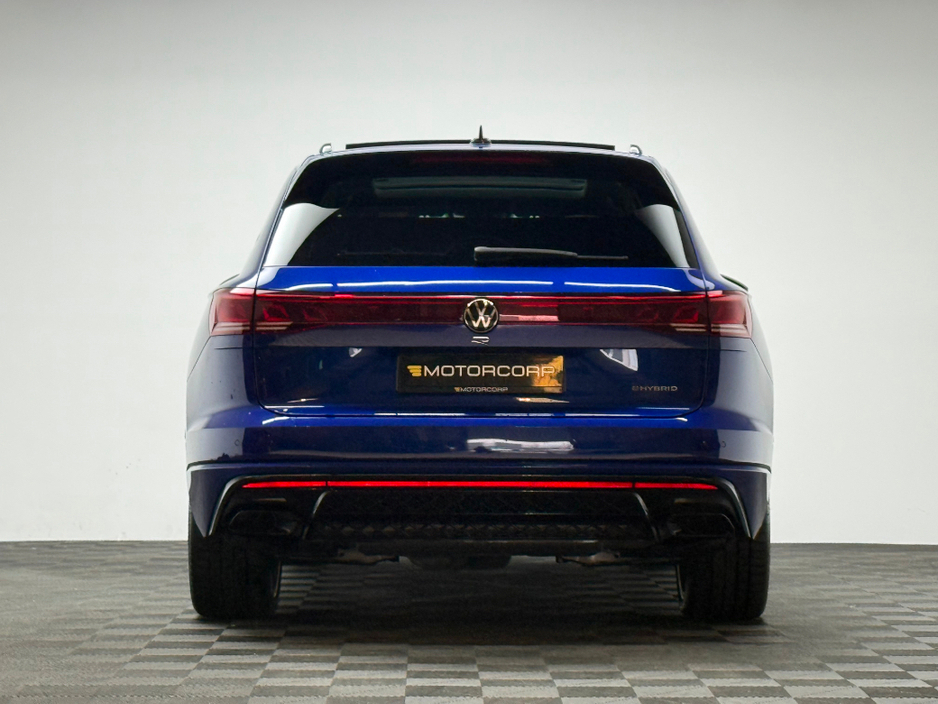 2025 Volkswagen Touareg - image 6