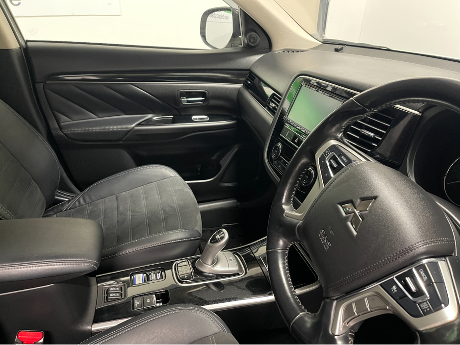 2019 Mitsubishi Outlander (Low Kms) HYBRID 2.4 PHEV AUTOMATIC 5DR MODEL  www.bolandscarcentre.ie €22,900