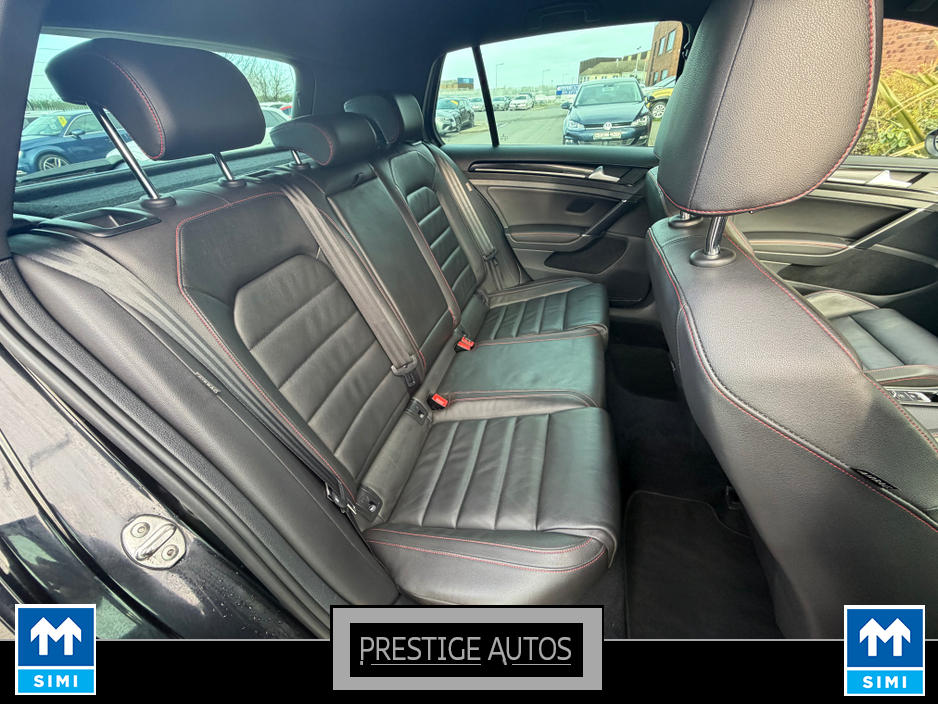 2015 Volkswagen Golf - image 11