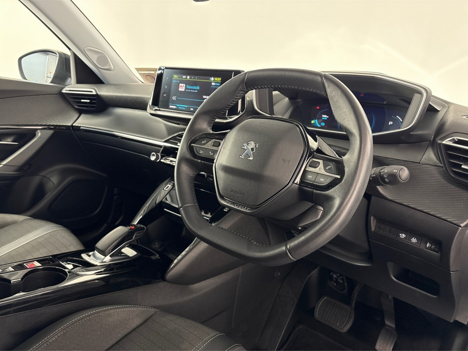 2022 Peugeot 2008 - image 15