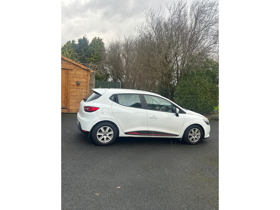 2015 Renault Clio IV EXPRESSION 1.5 DCI 90 4DR €7,800