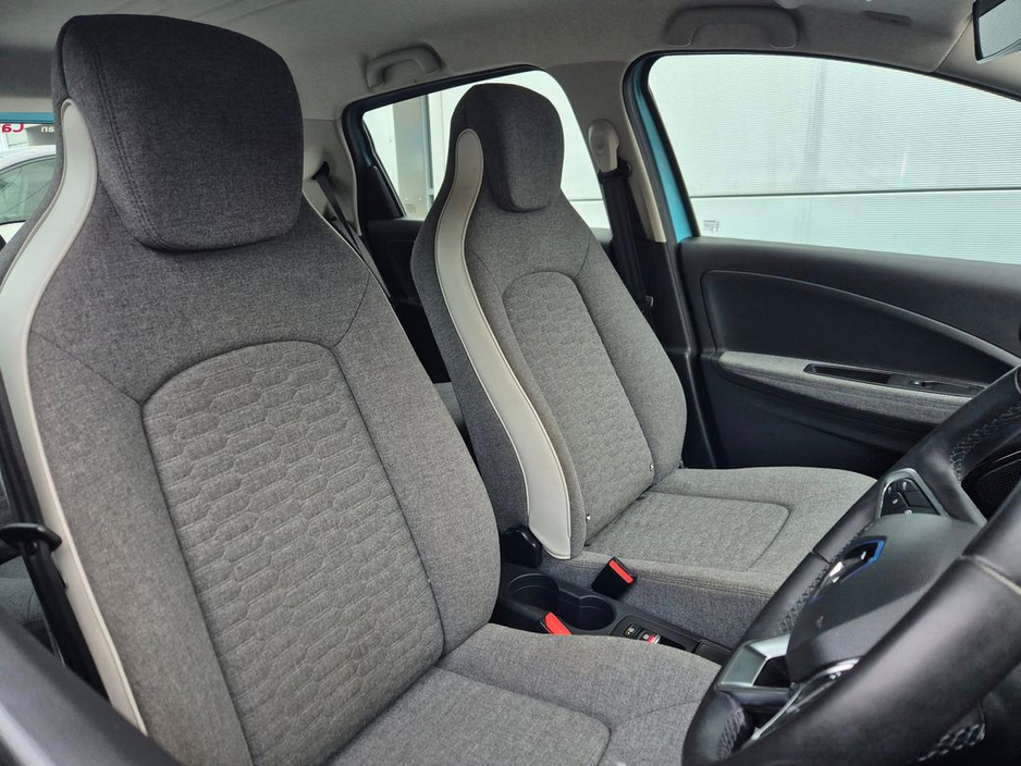 2020 Renault Zoe - image 14