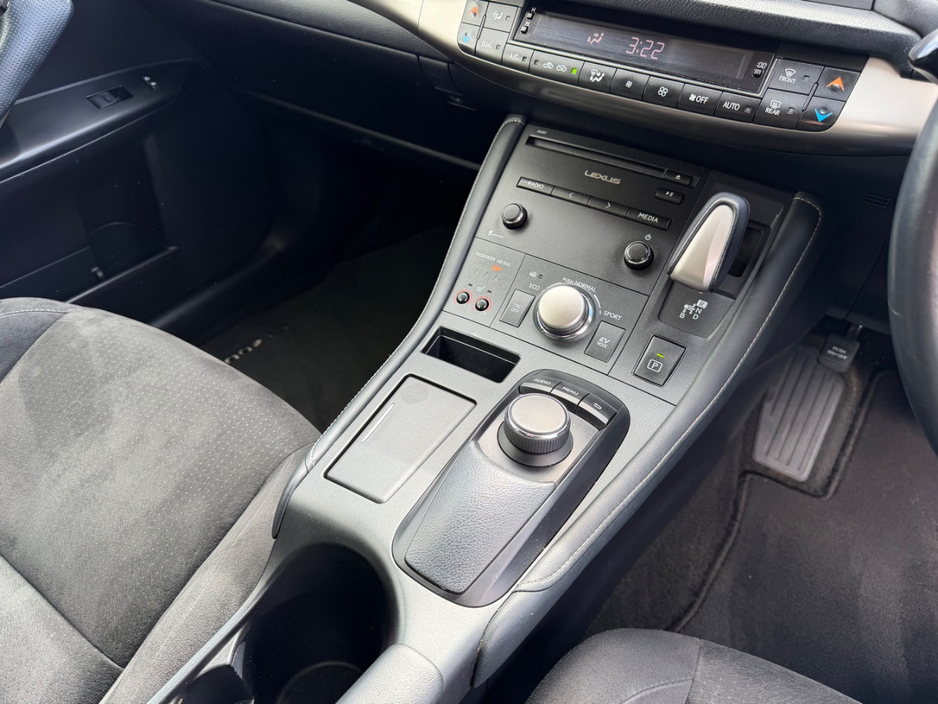 2014 Lexus CT 200 h - image 20