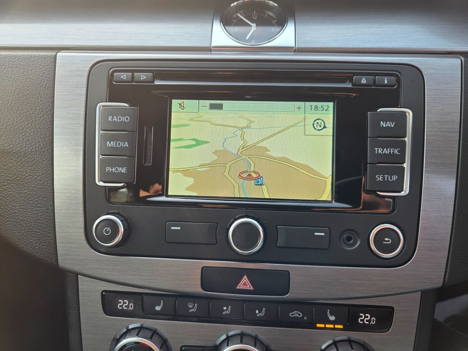 2014 Volkswagen Passat - image 13