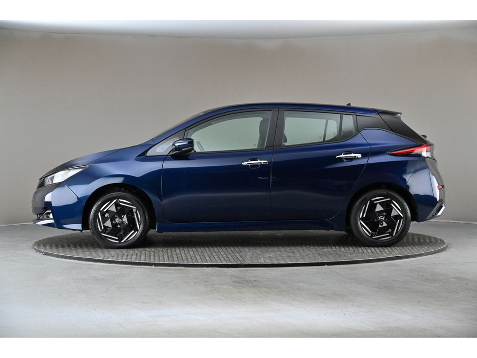 2023 Nissan Leaf - image 11