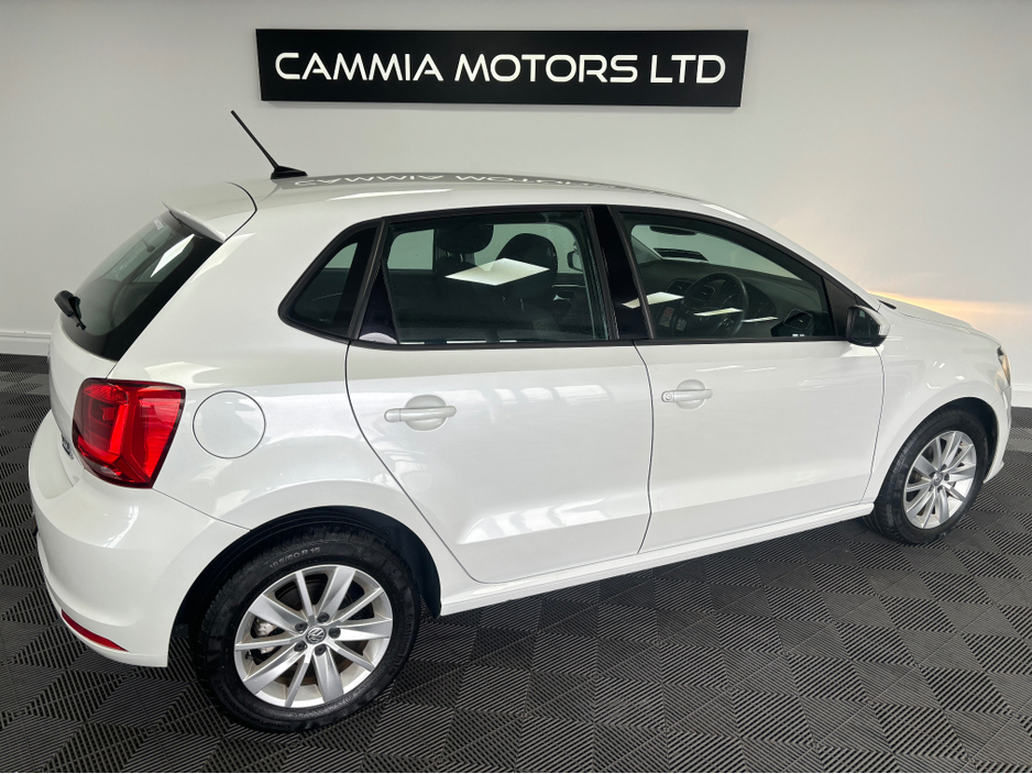 2015 Volkswagen Polo - image 5