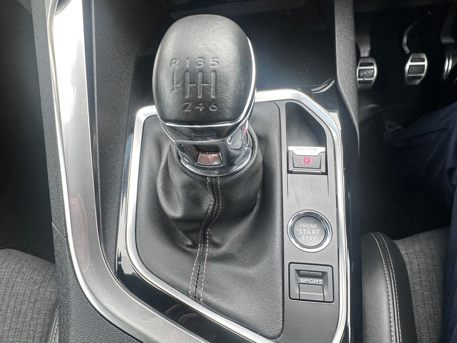 2019 Peugeot 3008 - image 28