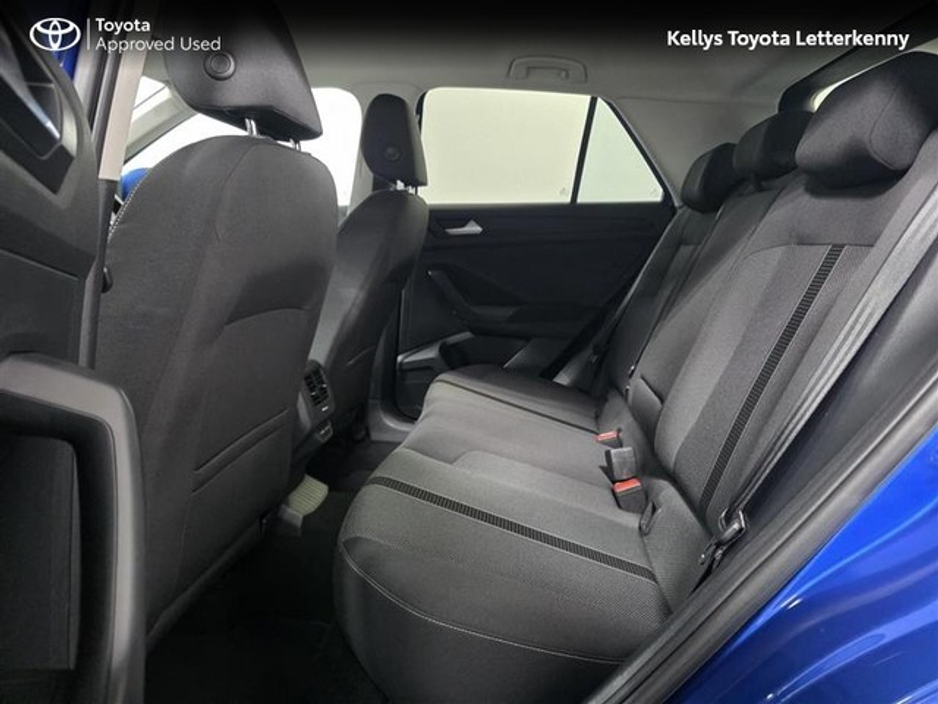 2022 Volkswagen T-Roc - image 7