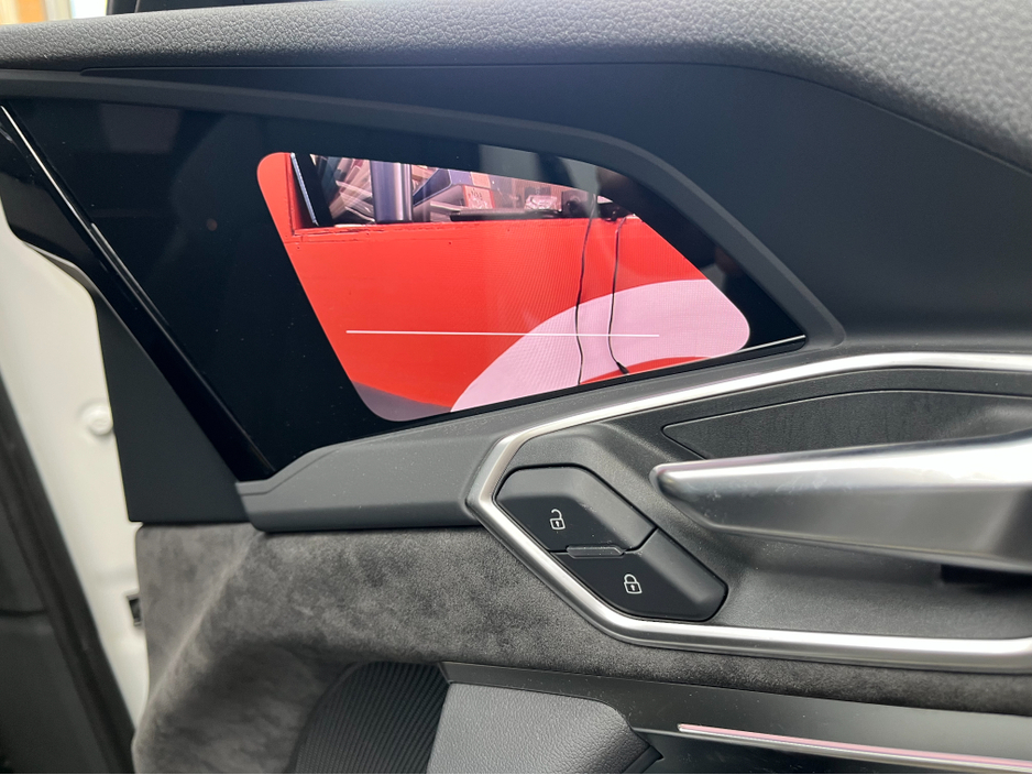 2022 Audi e-tron - image 16