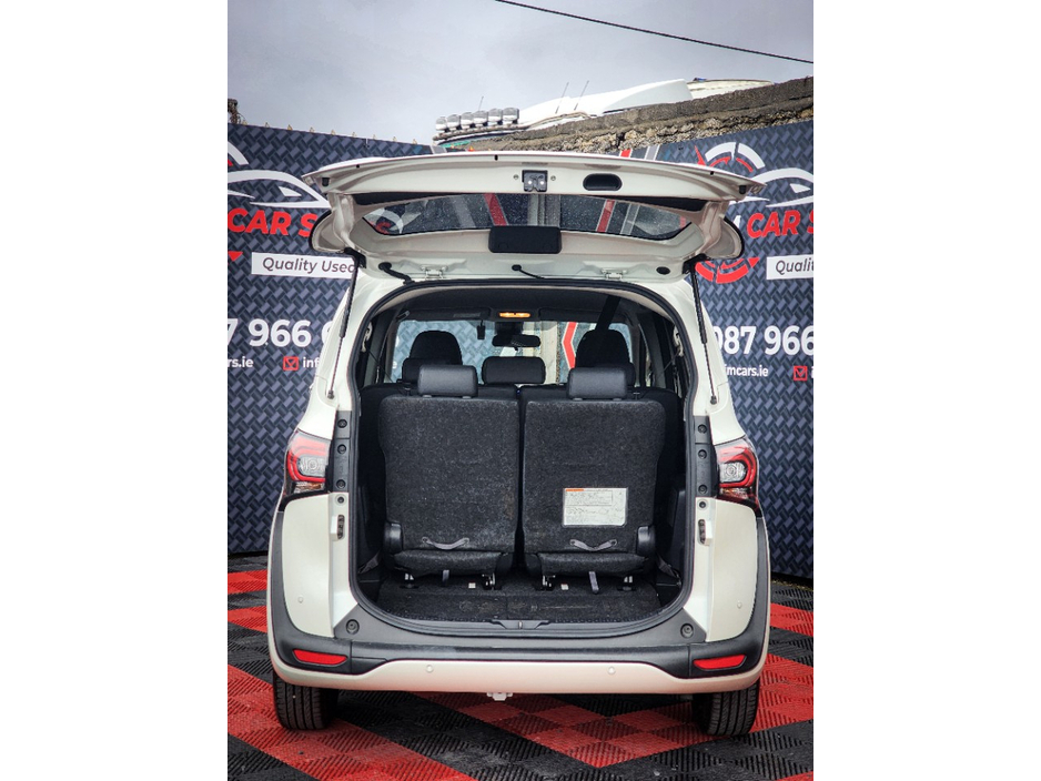 2019 Toyota Sienta - image 19