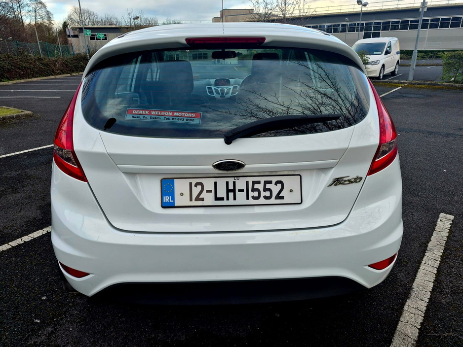 2012 Ford Fiesta - image 4