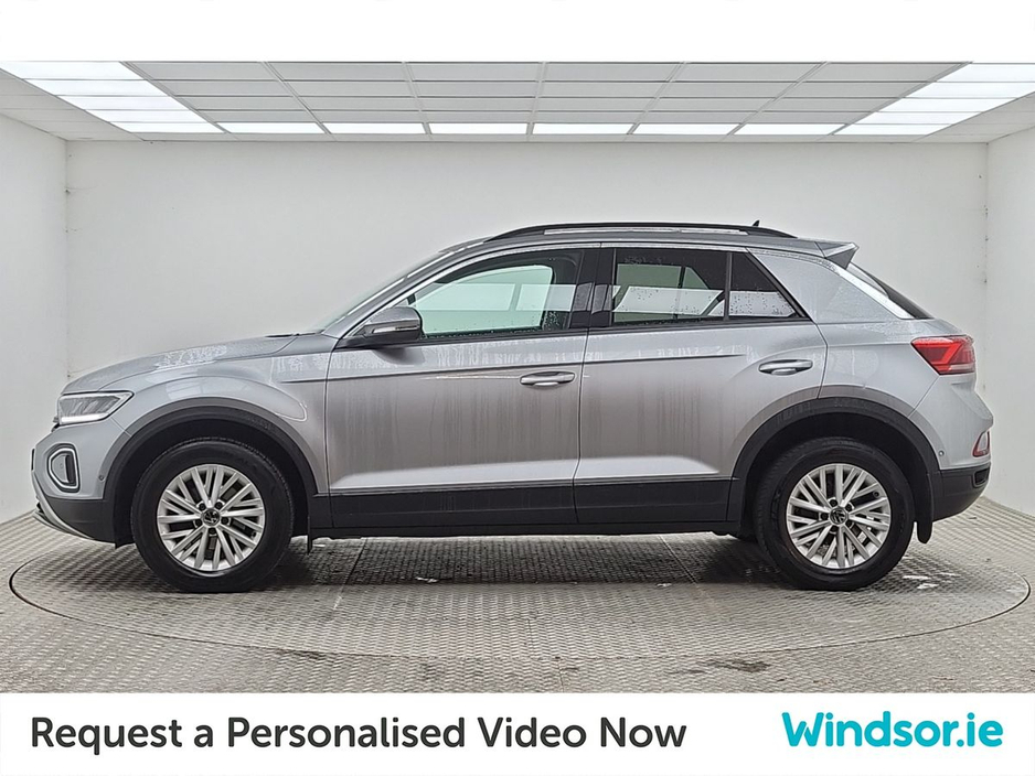 2022 Volkswagen T-Roc - image 5