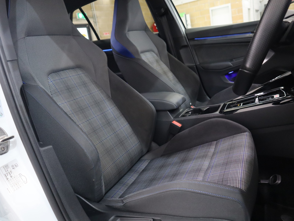 2023 Volkswagen Golf - image 25