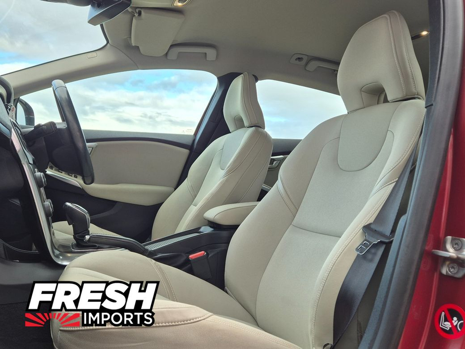 2014 Volvo V40 - image 11