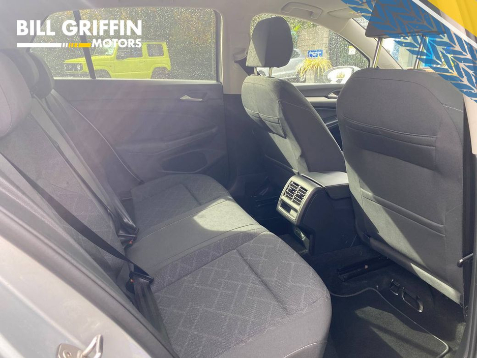 2023 Volkswagen Golf - image 8