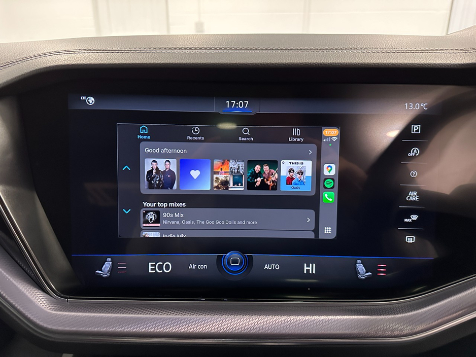 2023 Volkswagen Touareg - image 29