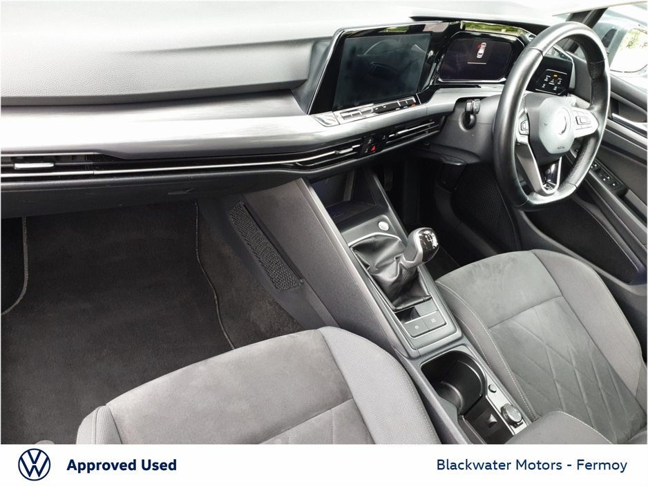 2021 Volkswagen Golf - image 16