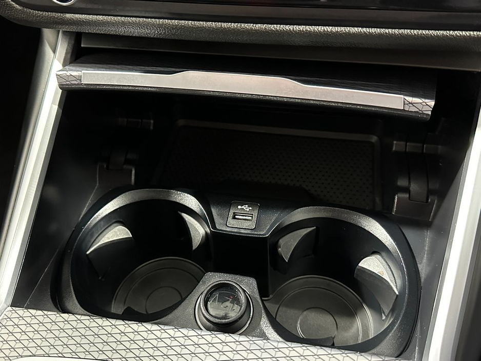 2025 BMW 3 Series - image 21