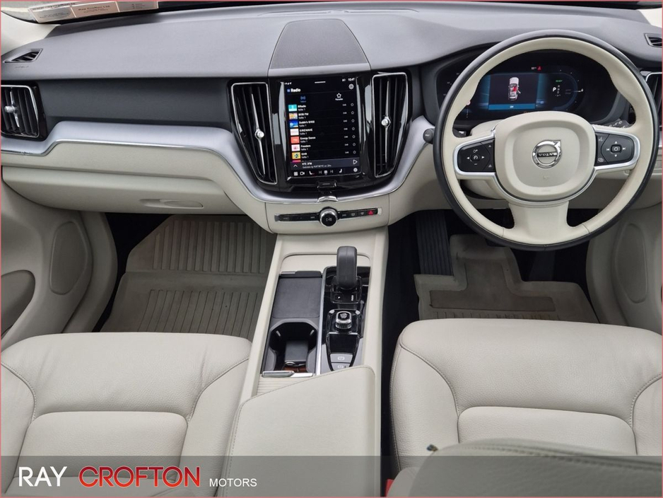 2022 Volvo XC60 - image 4