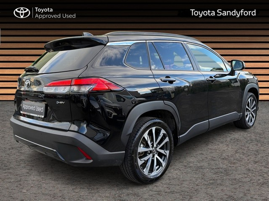 2024 Toyota Corolla Cross - image 2