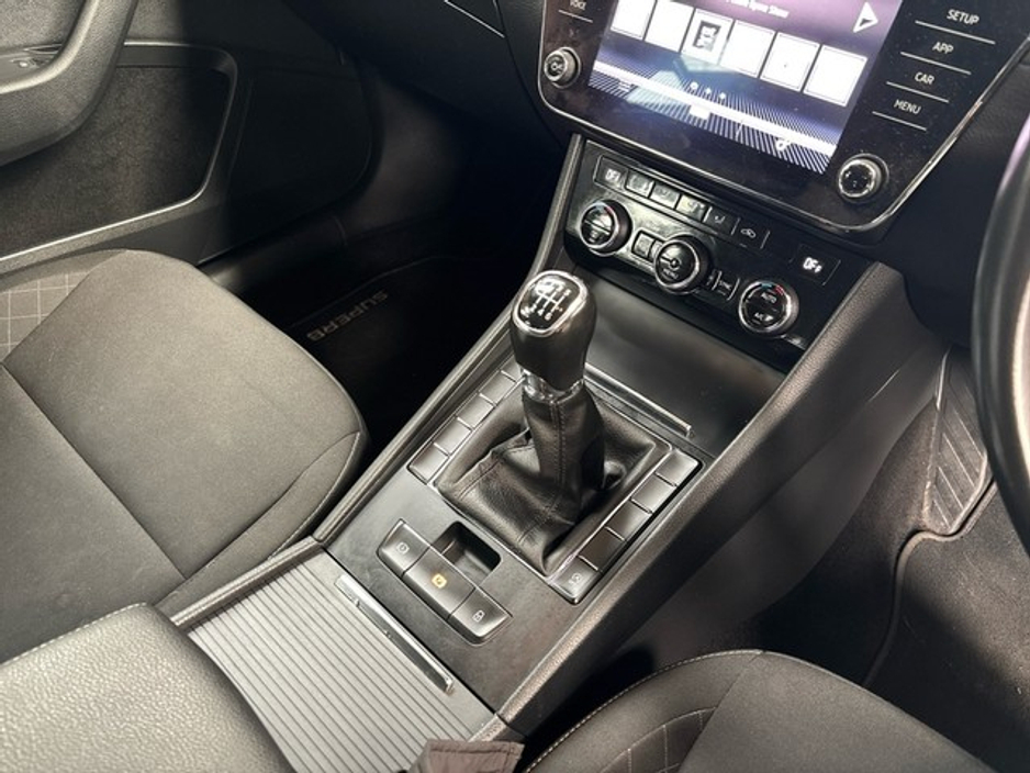2021 Skoda Superb - image 13