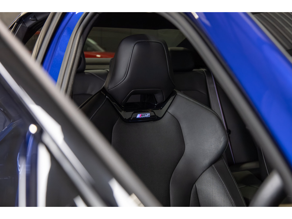 2025 BMW M5 - image 10