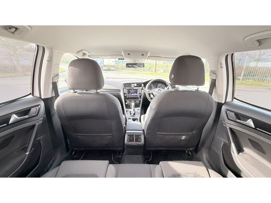 2015 Volkswagen Golf - image 9