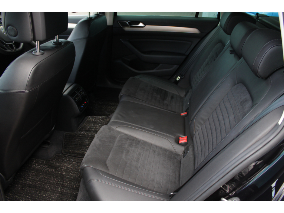 2018 Volkswagen Passat - image 20