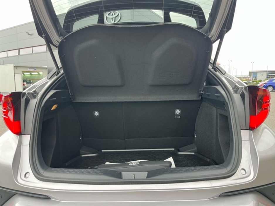 2022 Toyota C-HR - image 10