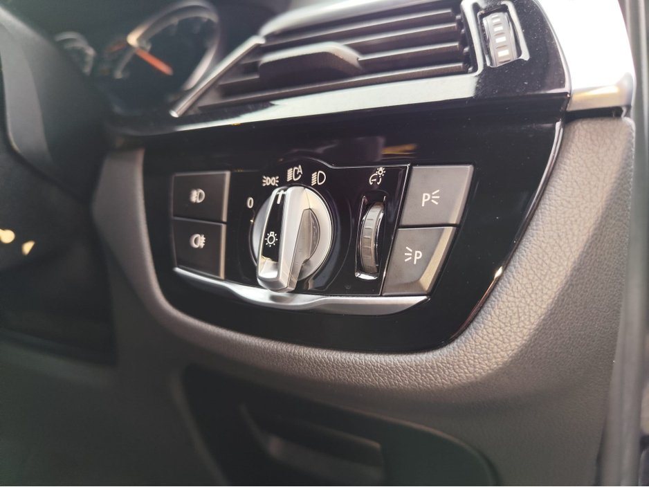 2018 BMW 5 Series - image 16