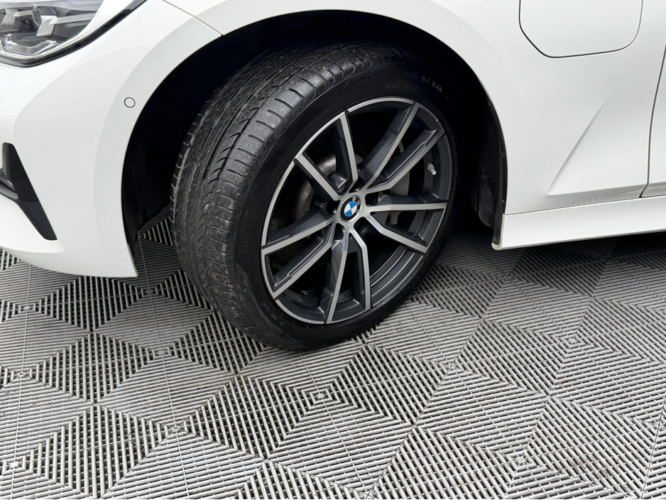 2020 BMW 3 Series 330e XDRIVE SPORT PRO AUTO €24,995