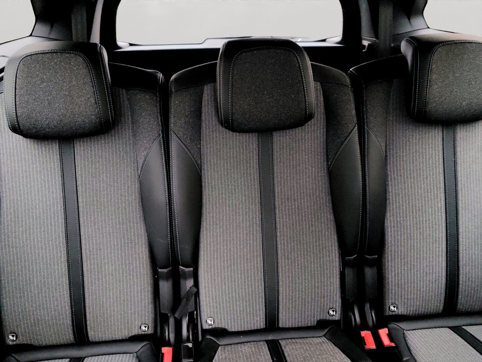 2025 Peugeot 5008 - image 9