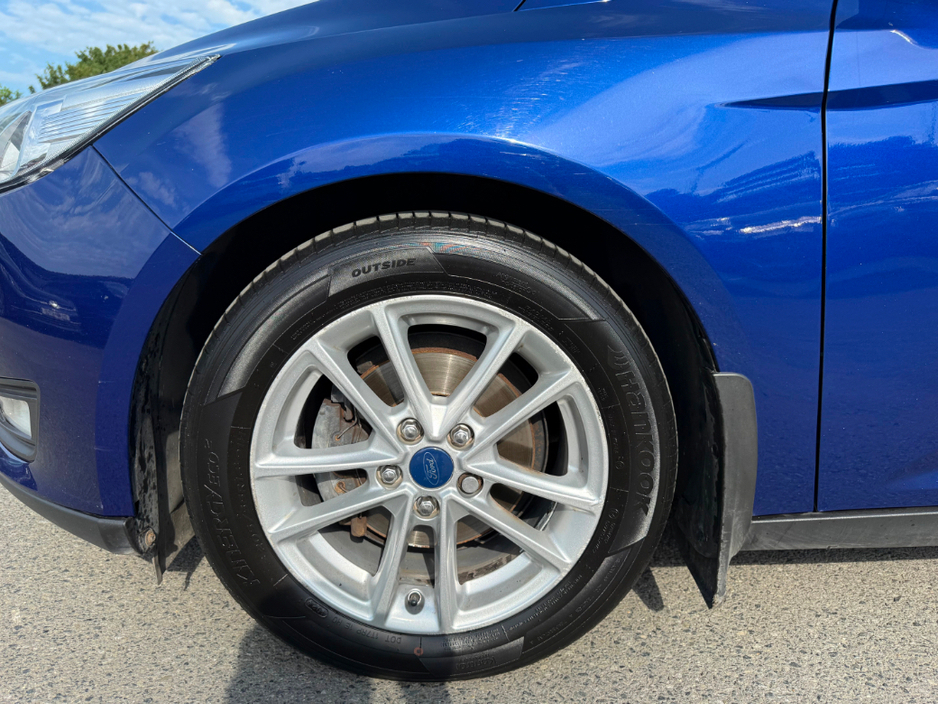 2017 Ford Focus - image 10