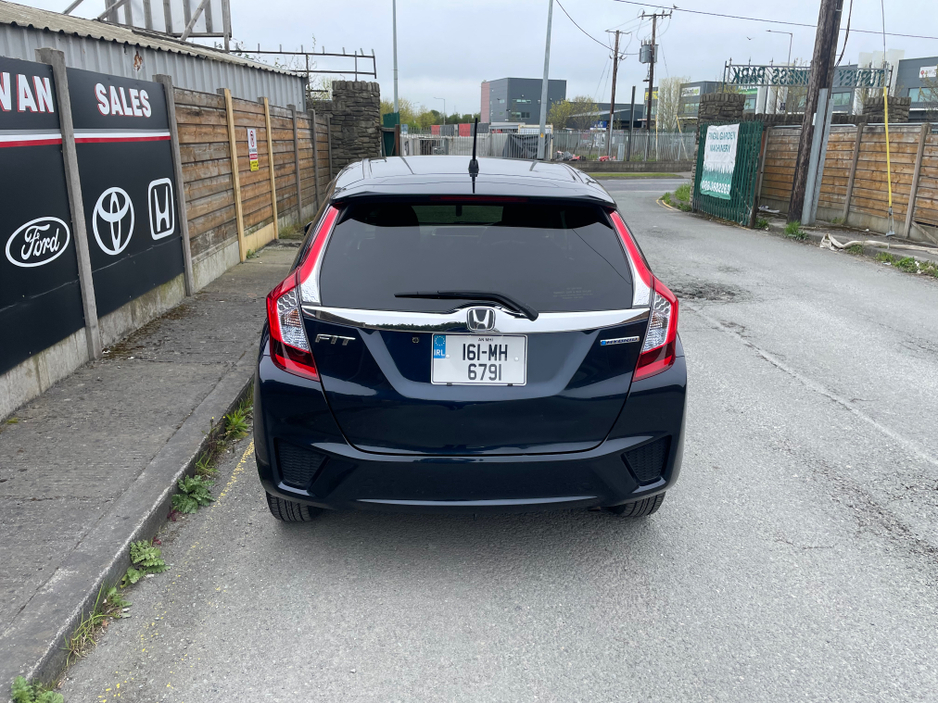 2016 Honda Fit - image 5