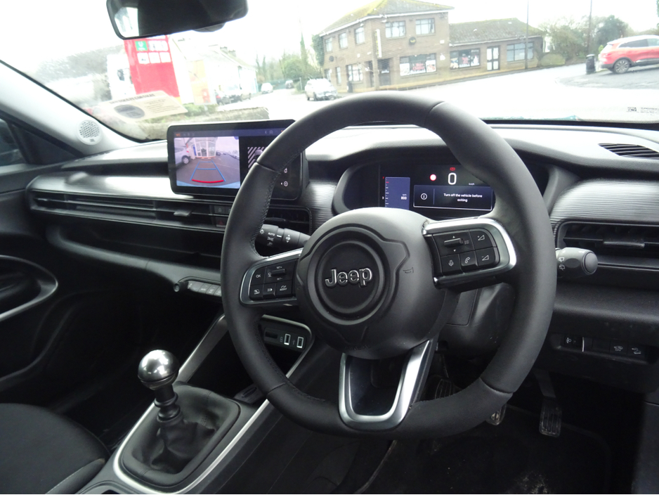 2025 Jeep Avenger - image 9