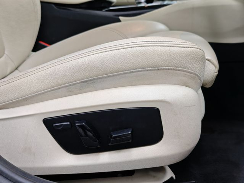 2019 BMW 5 Series - image 27