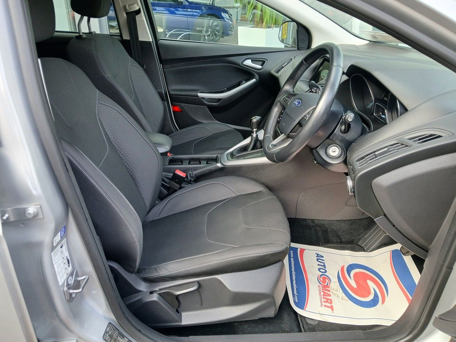 2017 Ford Focus - image 10