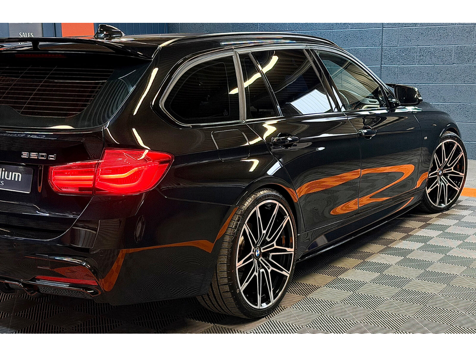 2017 BMW 3 Series - image 20