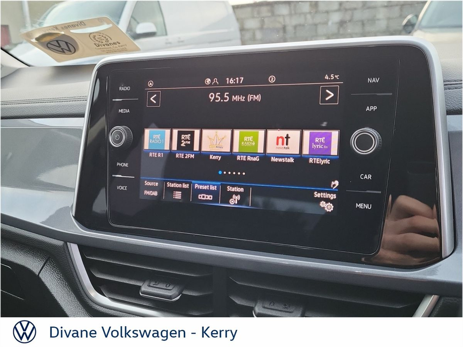 2023 Volkswagen T-Roc - image 17