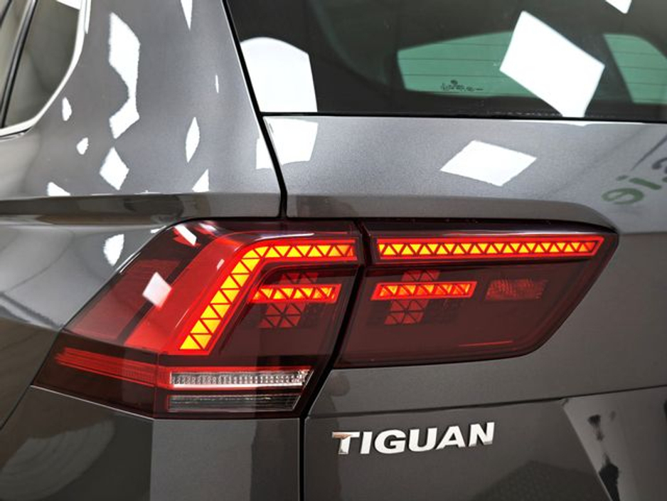 2017 Volkswagen Tiguan - image 19