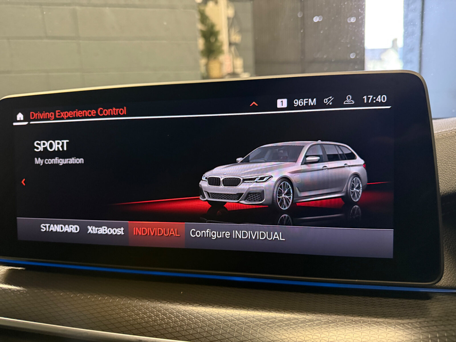 2022 BMW 5 Series - image 19