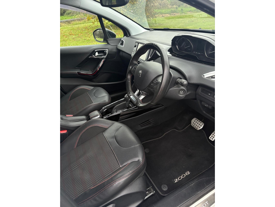 2016 Peugeot 2008 - image 7