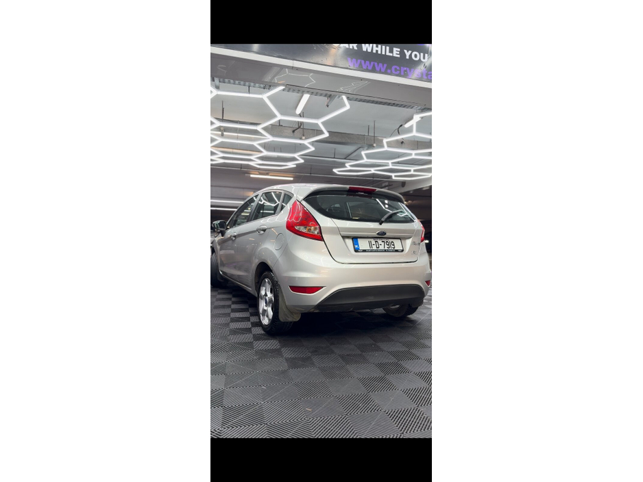 2011 Ford Fiesta - image 4