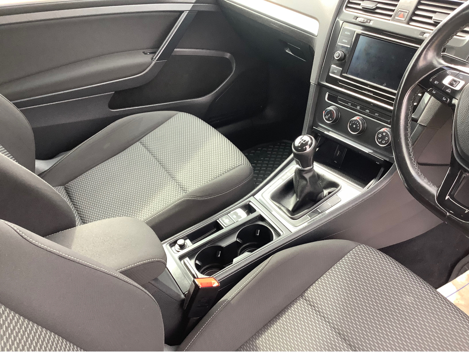 2017 Volkswagen Golf - image 8