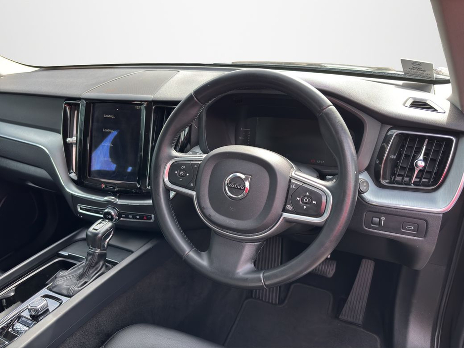 2017 Volvo XC60 - image 11