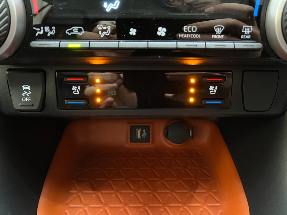 2025 Toyota Rav4 - image 24