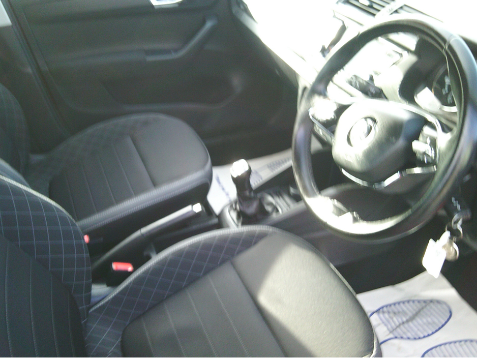 2021 Skoda Fabia - image 7